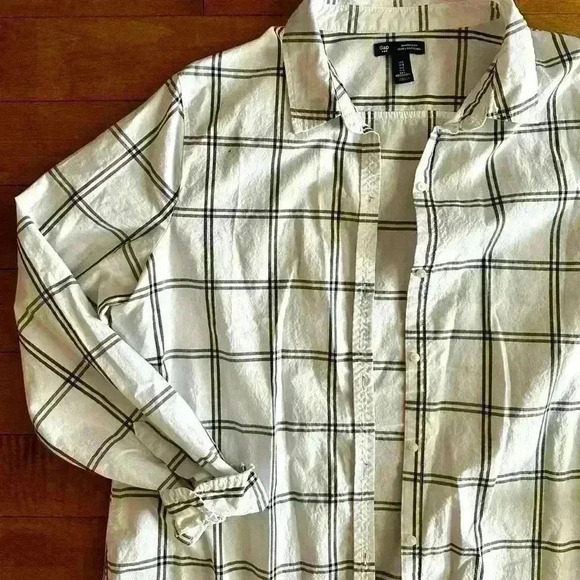 GAP |  Women’s boyfriend fit classic plaid shirt button down size large - Picture 2 of 3